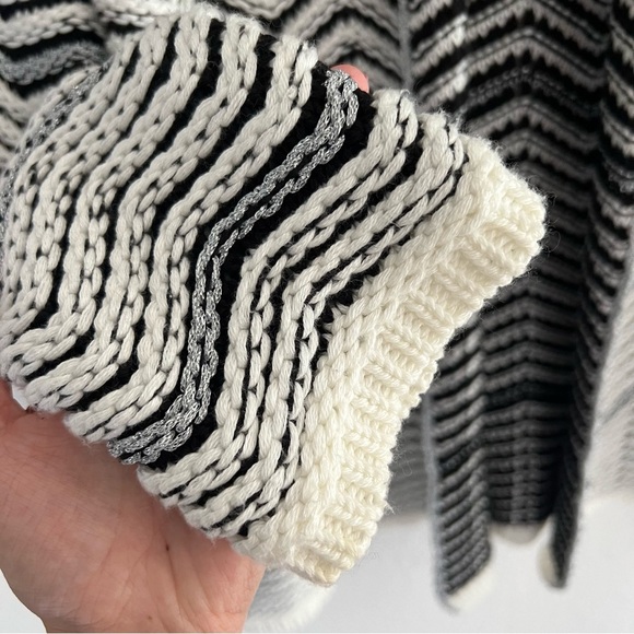 Chicos Geometric Metallic Open Front Knit Cardigan Size Medium - Picture 5 of 7